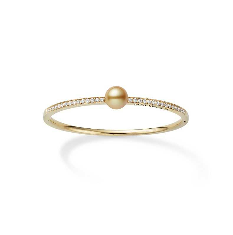 迪麗熱巴配戴的MIKIMOTO金南洋珍珠鑽石手環／參考價格店洽  18K黃金鑲嵌鑽石，搭配金南洋珍珠。（圖／品牌提供）