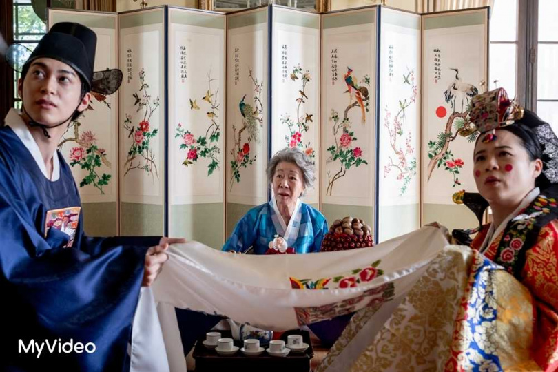 《囍宴（2025）》改編自李安原作，再次探索家庭與文化衝突。（圖／台灣大哥大MyVideo提供）