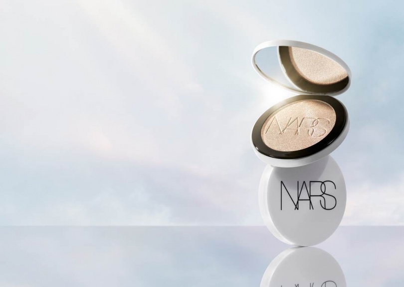 NARS 裸光幻閃亮采餅5色 / 1,050元。(圖/品牌提供)
