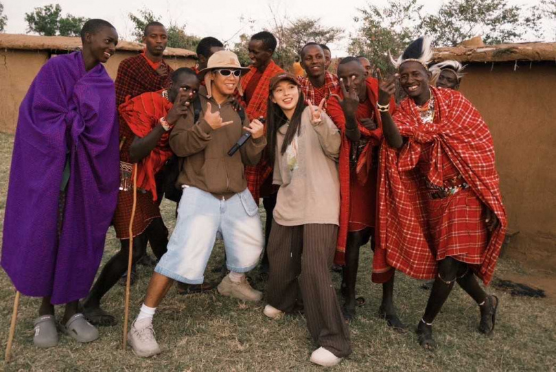 健志與老婆飛往非洲為MV取景。(圖/混血兒娛樂提供)