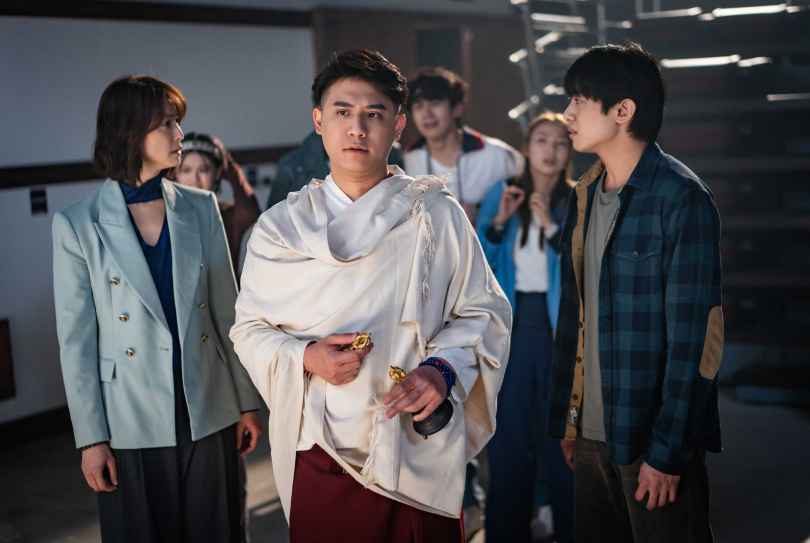 熊仁謙（中）在《啵me之我的青春住了鬼》中最後一場惡鬼現身的重頭戲，扮演重要角色。（圖／風暴提供）