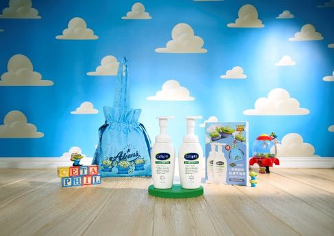 Cetaphil舒特膚舒新雪潤系列推出《玩具總動員5》三眼怪限定束口袋、網袋等滿額贈。（圖／品牌提供）