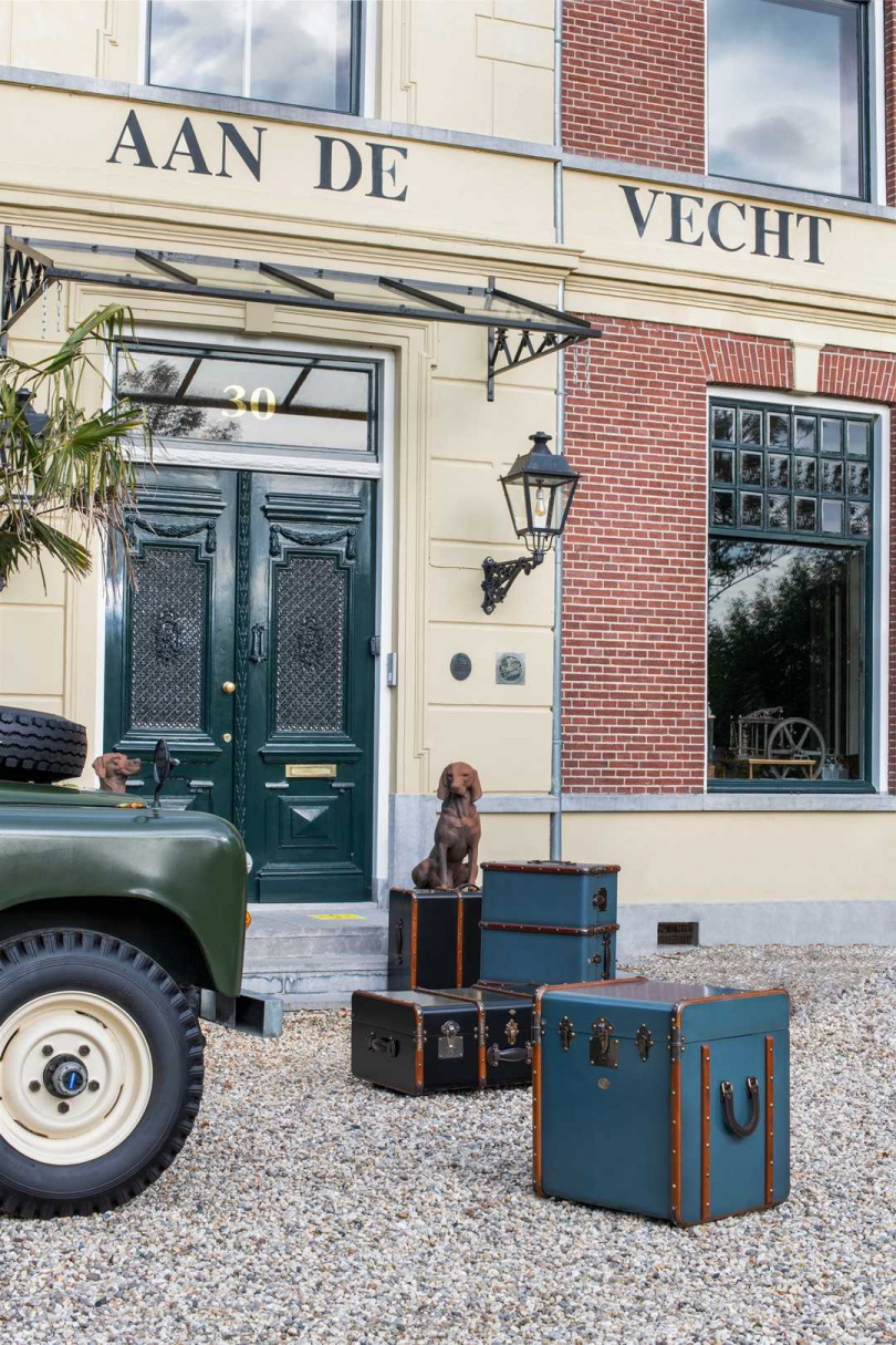 荷蘭歐瑟蒂克Authentic Models 復刻皮箱造型置物木箱邊桌兩用櫃定價48,000元起