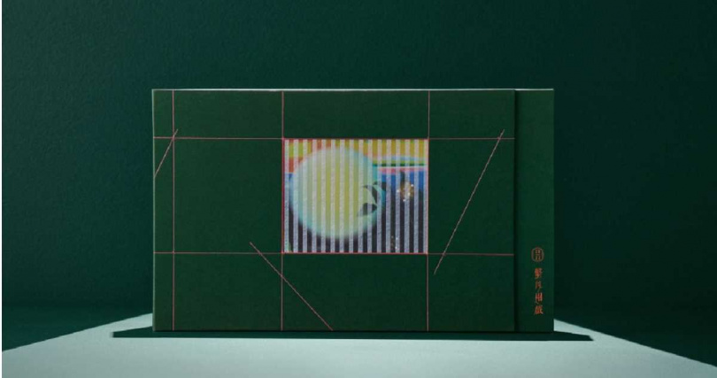 「繫月相戲」禮盒以台灣傳統戲台為主題設計。（780元，圖／國泰飯店觀光事業提供）