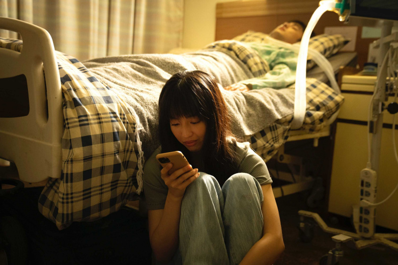 王渝萱、施柏宇在《女鬼橋2：怨鬼樓》飾演兄妹感情深厚。（圖／樂到家國際提供）
