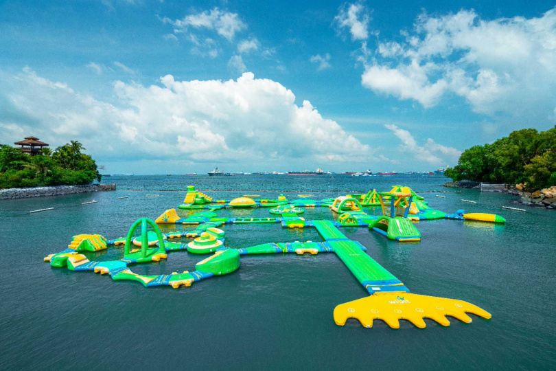 新加坡首個浮動水上樂園HydroDash。