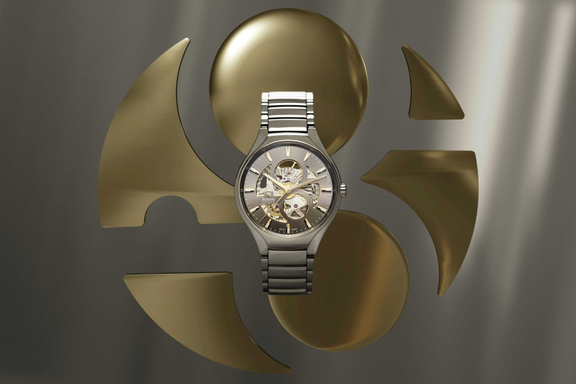 第二款腕錶同樣完美融合了Rado瑞士雷達表的精湛材質工藝與技術。此錶款採用灰色太陽紋錶盤，搭配玫瑰金色斜面以及銀色印紋分鐘圈。