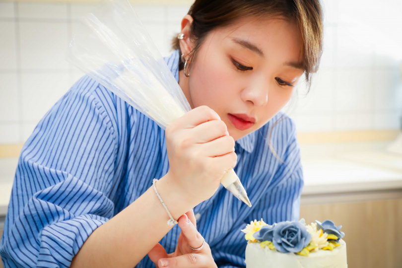 目前時間都花在育兒上,能抽出時間做蛋糕,成了游君萍的Me Time。(圖/侯世駿攝)