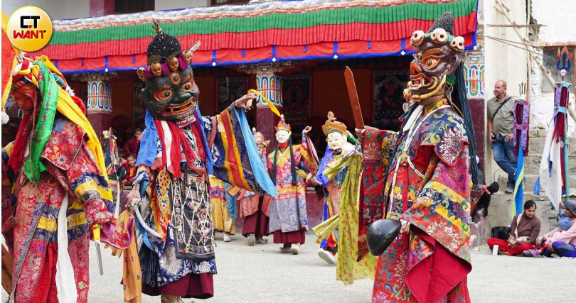 圖中看似凶神惡煞的一眾其實代表神的保護者們,會幫助神明驅逐惡靈。(圖/魏妤靜攝)