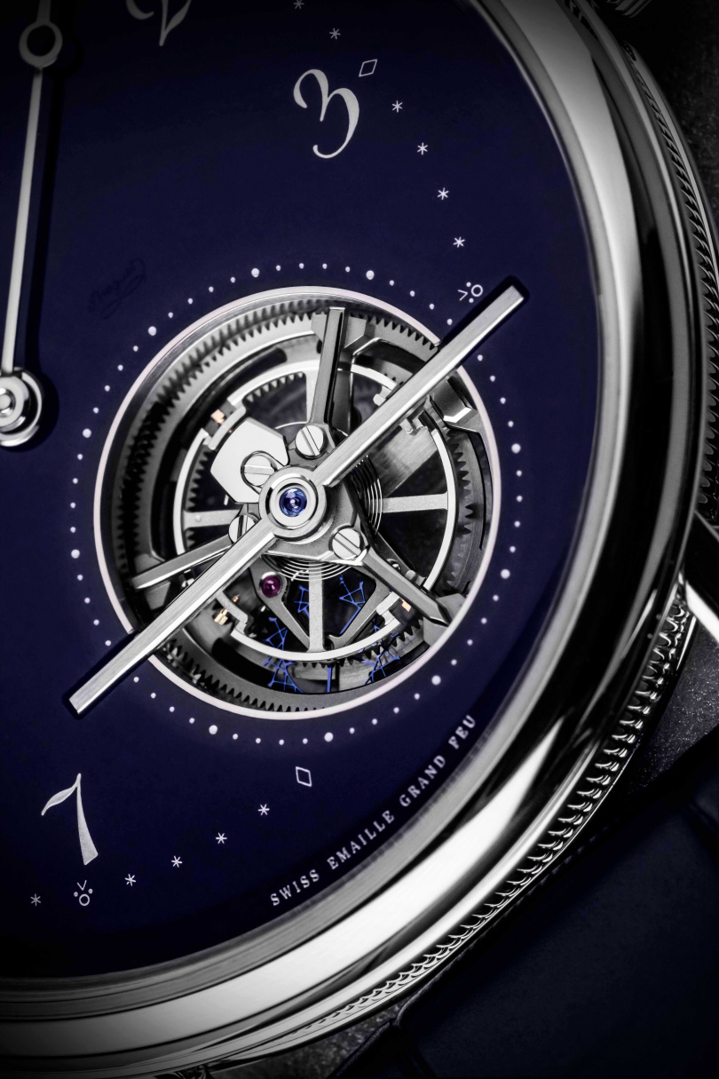 Breguet「Classique經典系列Tourbillon Extra-Plat Automatique 5395」大明火琺瑯陀飛輪腕錶，使用最纖薄的581型陀飛輪機芯，厚度不超過3毫米，錶殼總厚度為7.45毫米。（圖╱Breguet提供）