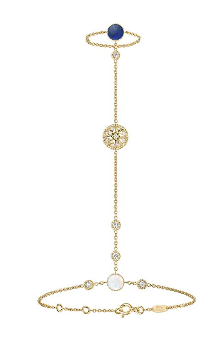 Dior「Rose des Vents羅盤玫瑰系列」青金石黃K金手鍊戒╱320,000元。（圖╱Dior提供）