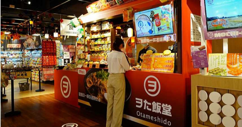 消費者可以現場請專人現煮日本直送的泡麵。