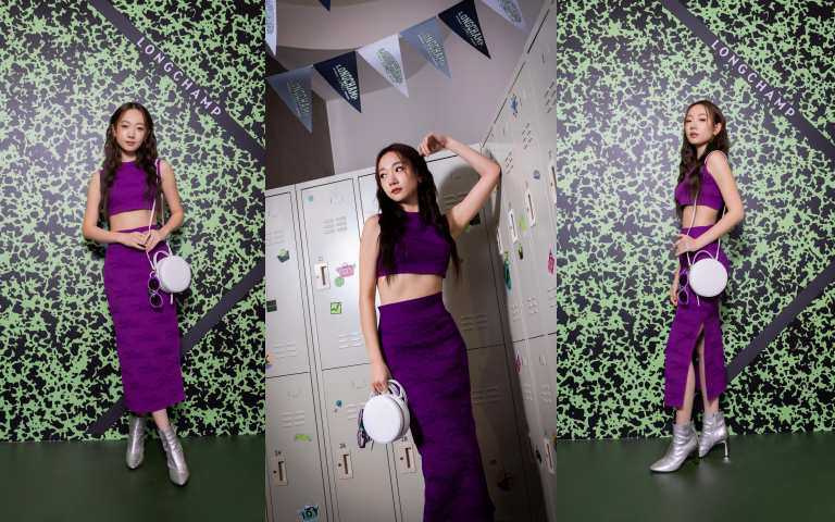 JULIA全套紫色裙裝搭配Longchamp Box-Trot包款。（圖／品牌提供）