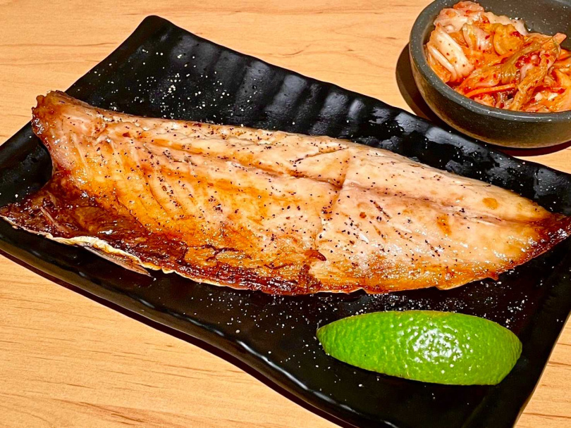 鯖魚 $ 120，精準掌控火侯，讓鯖魚烤至散發誘人的香氣。（圖／柒息地提供）