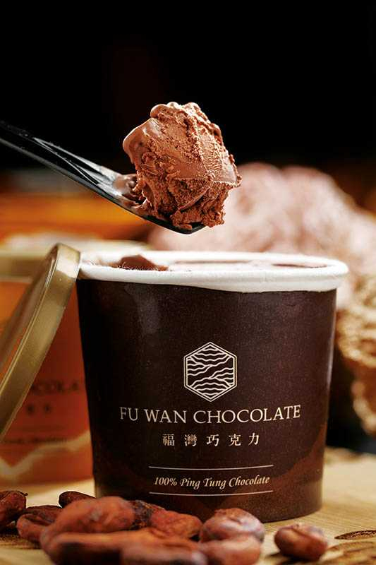 「世界金牌巧克力冰淇淋」，有100％和70％兩種可可濃度。（130、100元／1杯）（圖／于魯光攝）