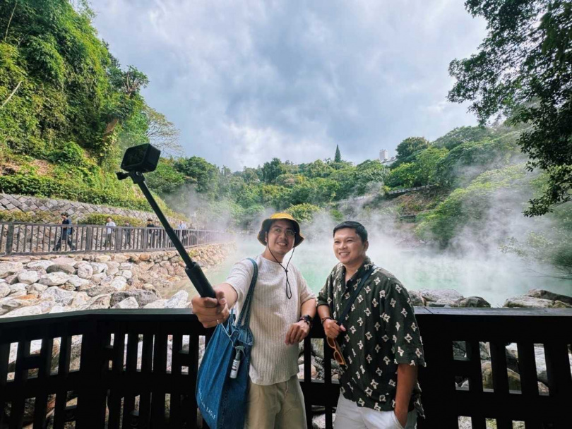 The Poor Traveler於北投地熱谷溫泉享受自然美景。（圖／臺北市觀光傳播局提供）