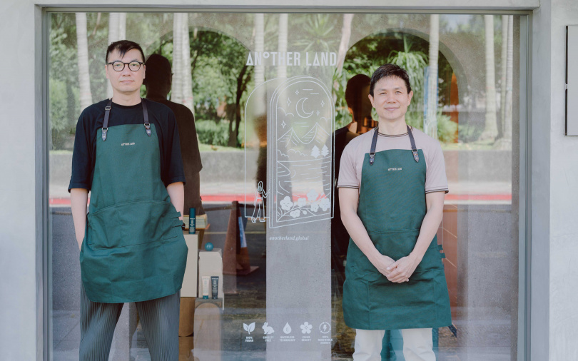 知名設計師Jackson Tan和TTM創辦人李昆霖，是誕生「ANOTHER LAND」的幕後推手。（圖／品牌提供）