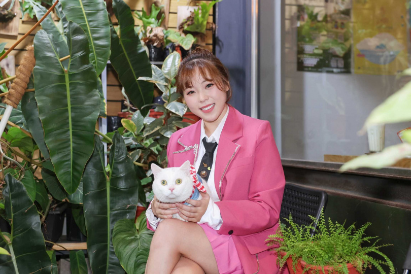 Hoki愛看窗外的習慣讓吳美琳很不能理解。（圖／楊澍攝）