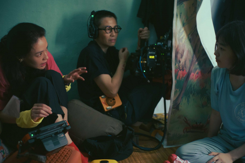 為了不讓白小櫻(右)產生心理陰影,《女孩》導演舒淇特別調整拍攝方式,用象徵手法呈現陰暗面。(圖/甲上娛樂國際)