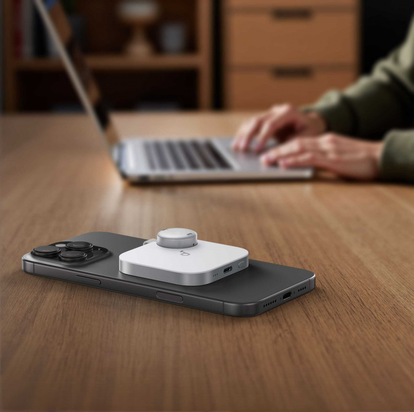 soundcore Work提供夜鈦黑、鈦霧白兩色，售價5,490元。（圖／品牌提供）