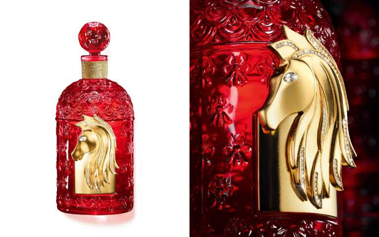 嬌蘭 摯紅幸運淡香精 奢鑽金馬蜂印瓶／19,500元，125ml 容量瓶身搭配 30ml 噴霧瓶方便隨身攜帶（圖／品牌提供）