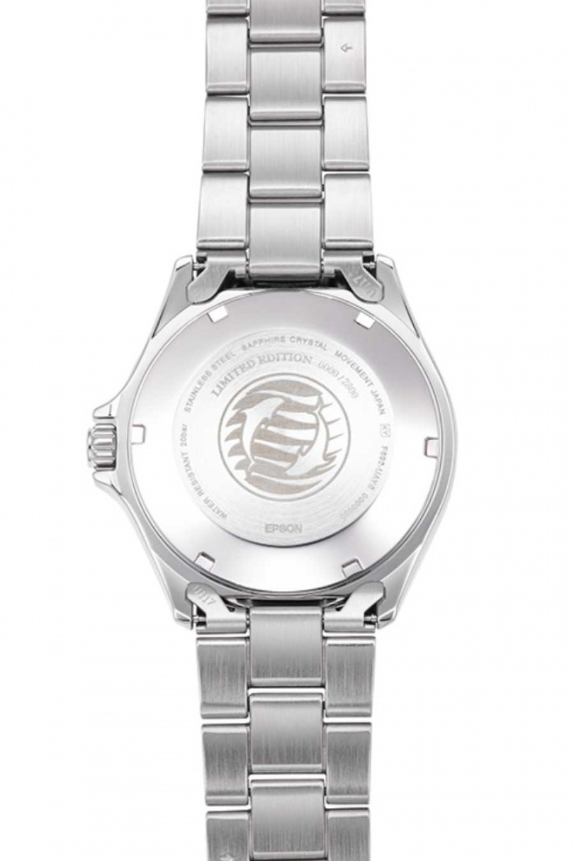 Orient復古潛水風格機械錶，錶背刻有雙海豚雕刻，限量版更刻有限量序號，極具收藏價值。