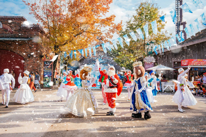 冬季最大盛典遊行「魔法耶誕派對」，感受嘉年華般的活力四射。