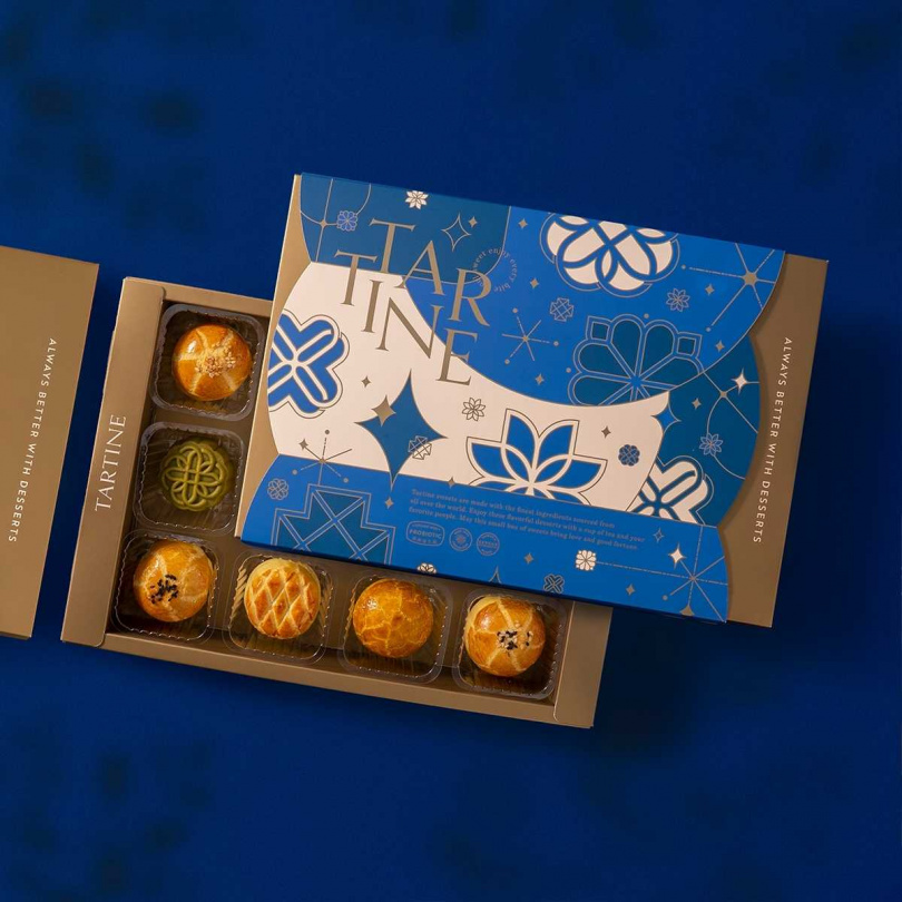 「芯願寶盒」採十二入裝，匯集傳統與創新的桃山皮流芯月餅及蛋黃酥，嚴選十二種人氣口味。