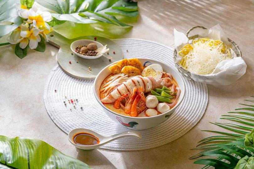 憑AirAsia登機證到MAMAK檔星馬料理享用最新菜單也可以打9折。（圖／AirAsia提供）