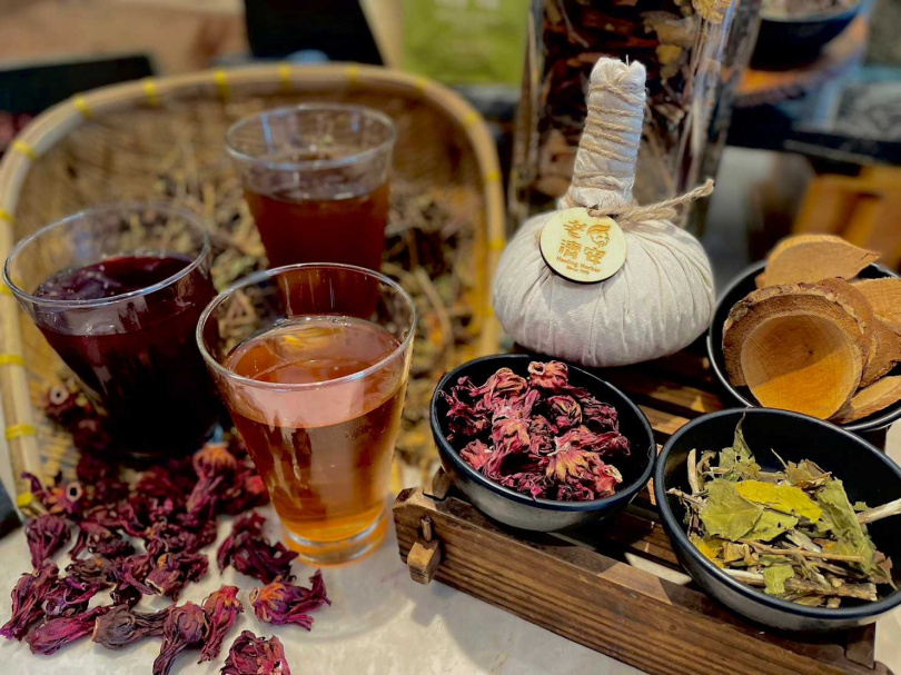 百宴自助餐廳引進文青風「老濟安療癒青草茶吧」，每日供應3款甘雅芳口且養生的青草特調。