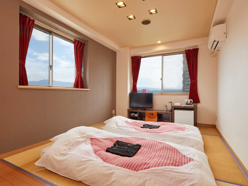 日本商務飯店「橋本旅館」提供日式榻榻米房型。