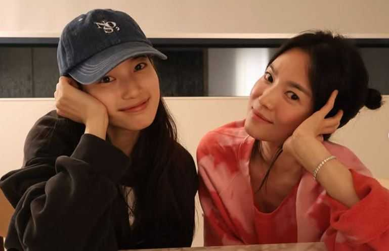 朋友聚會又多了一個有趣話題可以討論啦~。（圖／取自秀智IG）