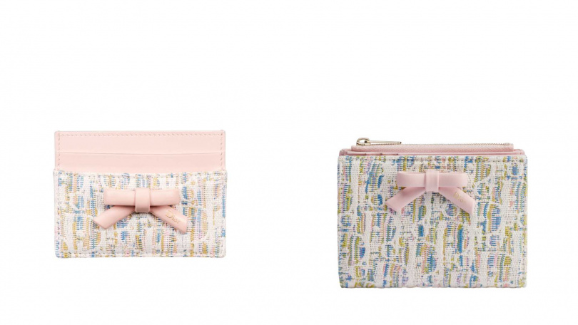 Dior Promenade 藍與白配色Pastel Dior Oblique 緹花帆布蝴蝶結綴飾卡夾／14,500元，拼色緹花對折短夾／25,000元（圖／品牌提供）