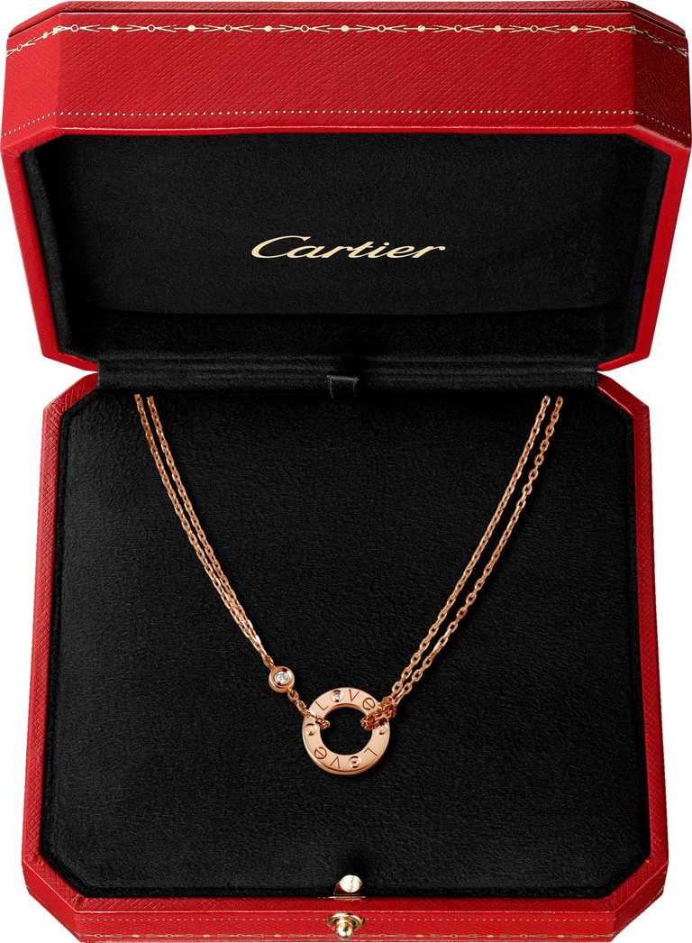 Cartier「LOVE系列」玫瑰金鑽石項鍊╱68,500元。（圖╱Cartier提供）
