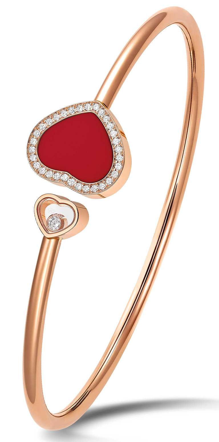 Chopard「Happy Hearts」系列，18K玫瑰金紅寶石鑲鑽手環╱130,000元。（圖╱Chopard提供）