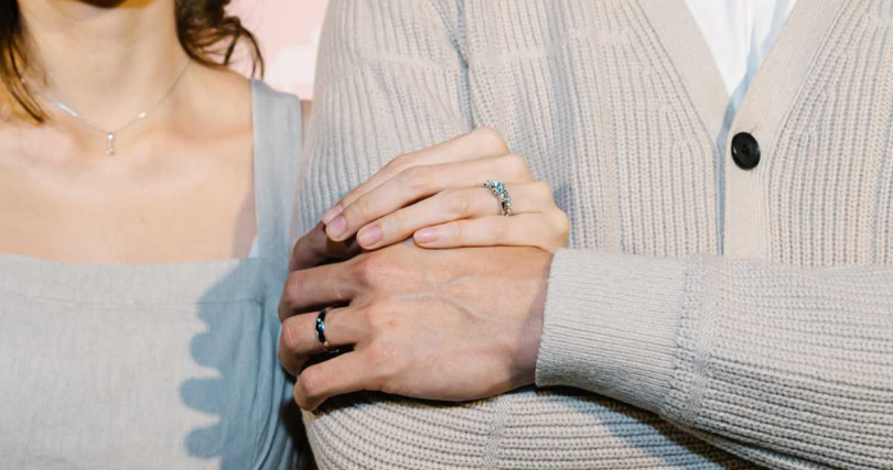 日系婚禮珠寶品牌I-PRIMO，以其柔美淡雅的設計風格及日本職人的精湛工藝，不僅受到許多名人青睞，更成為女孩心中完美「日系婚戒」首選。 (圖／I-PRIMO提供)