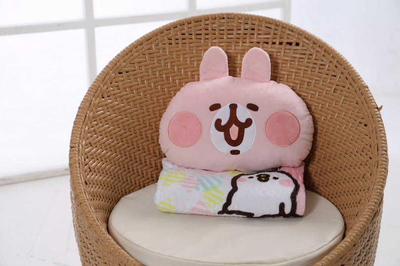 【卡娜赫拉的小動物】給你溫暖造型抱枕毯，再也不怕半夜冷醒，粉紅兔兔給你滿滿溫暖！