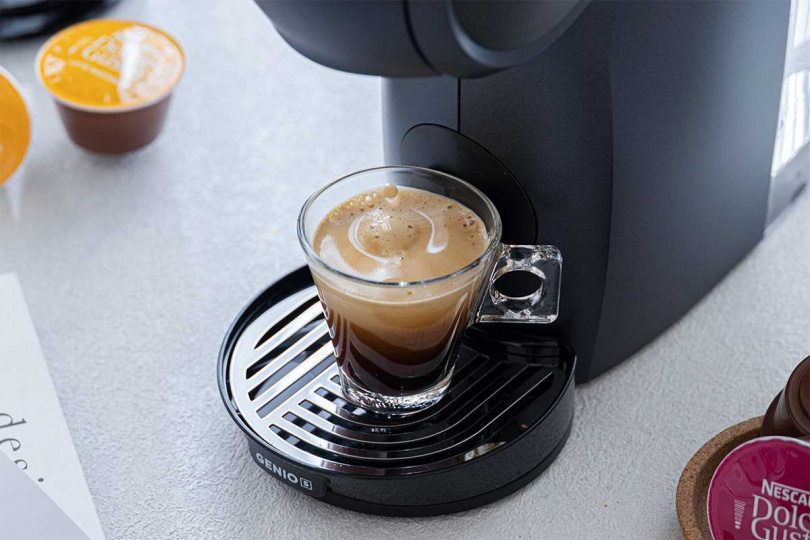 「濃縮預浸模式」讓一顆膠囊變化出不同風味並且更為醇厚，做出咖啡脂Crema豐厚的義式濃縮咖啡。