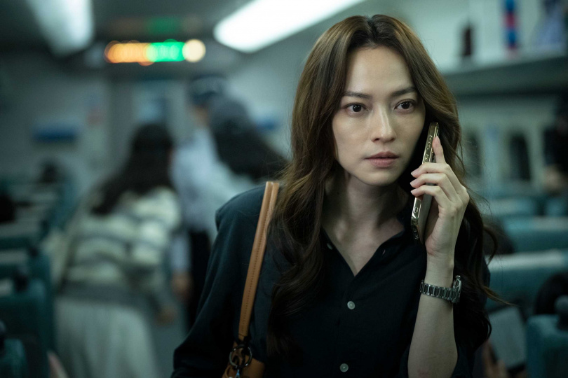 姚以緹的角色神秘感十足。(圖/華影國際提供)