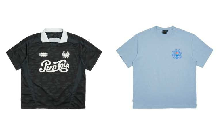 MG X Pepsi 球衣 黑色 Z252UST750 / 3,180元； MG X Pepsi 手牽手T恤 藍色 Z252UST740 / 2,280元（圖／品牌提供）​