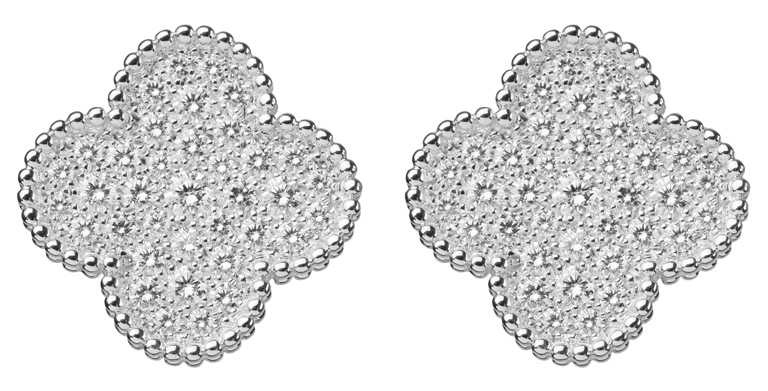 Van Cleef & Arpels「Magic Alhambra」系列白K金鑽石耳環╱805,000元。（圖╱Van Cleef & Arpels提供）