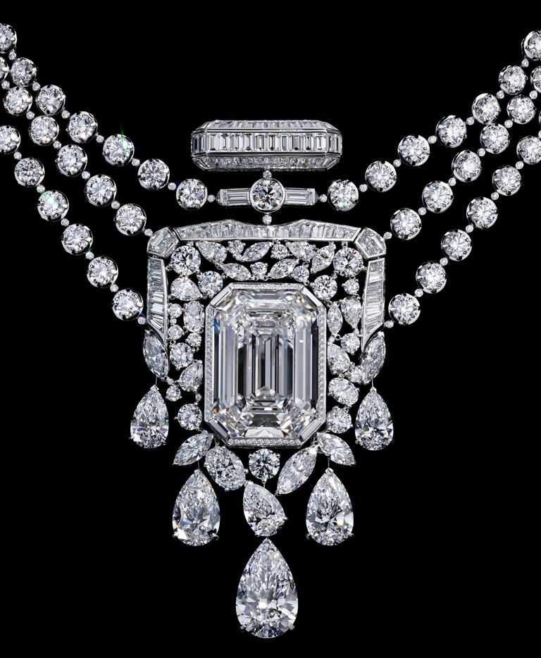 CHANEL「N°5」系列頂級珠寶，55.55白金鑽石項鍊╱價格店洽。（圖╱CHANEL提供）