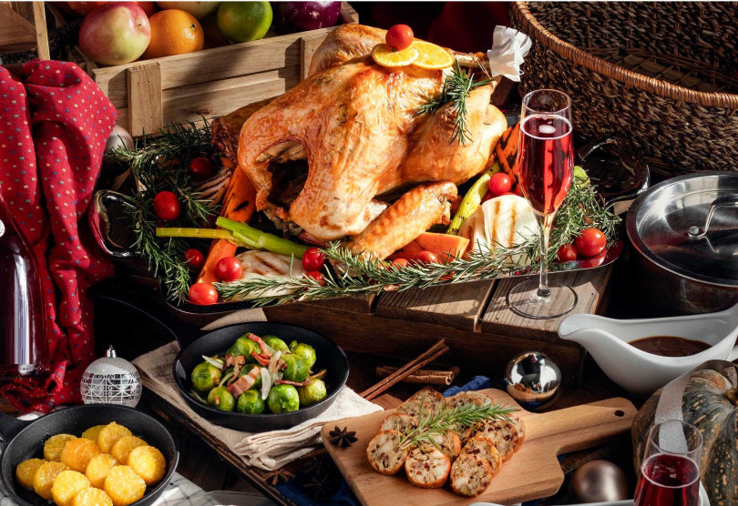 11/25感恩節、12/24平安夜與12/25聖誕節元素餐廳晚餐時段有火雞饗宴。
