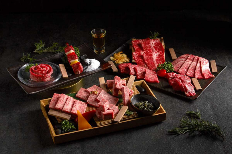 憑「燒肉饕客百元套券」可用100元品嘗到最肉的「日本A5和牛拼盤」（圖／王品集團提供）