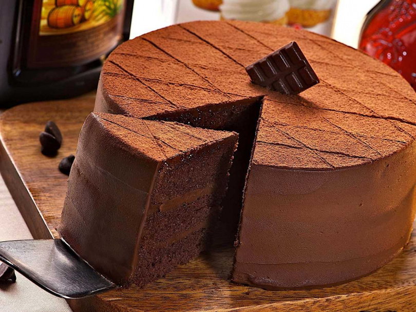 普諾招牌甜點「頂級生巧克力蛋糕」濃郁不膩口，母親節同享早鳥9折優惠。