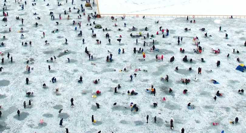 ▲「仁濟冰魚節」在兩千多個冰洞上釣魚。（圖片提供／Inje Cultural Foundation）