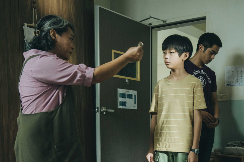 《失樂園》部分取材自報導者《廢墟少年》,揭育幼院暗角。(圖/冬候鳥電影、文策院)