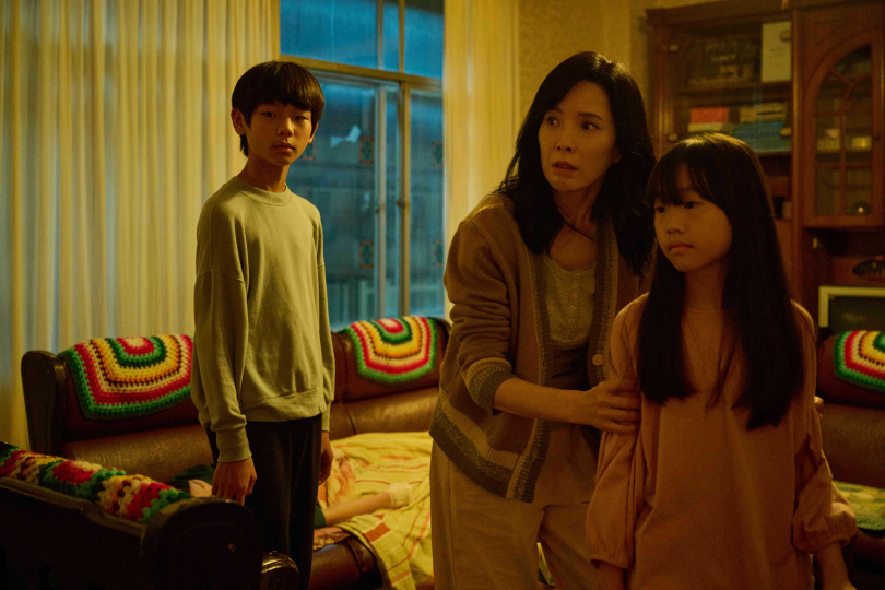 天心主動陪小演員對詞、走位，擔心靈異場景嚇到小孩。（圖／威視電影）