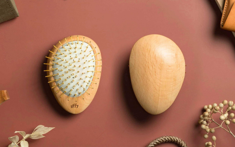 Uffy無非研製所的遠紅外線按摩梳,讓梳頭不只是單純梳整髮絲,還能成為身心放鬆的一環。(圖/品牌提供)