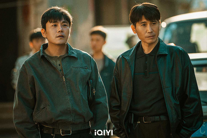 秦昊（左）飾演三大隊長程兵，李乃文（右）飾演二大隊隊長潘大海。（圖／iQIYI）